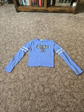 Rue21 Light Blue 'BABE 01' Long-Sleeve Crop Top
